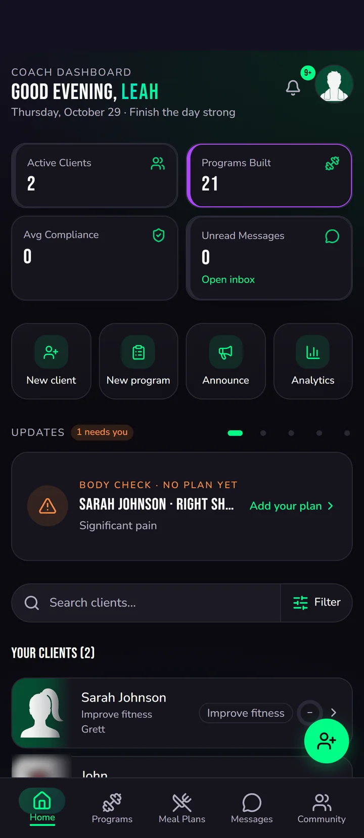 The coach dashboard in the AtgoraX app: active clients, programmes built, average compliance and unread messages, quick actions, a client body-check alert and the client list.
